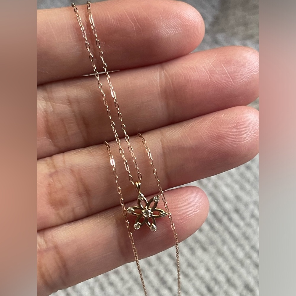 18k Diamond Flower Pendant Necklace